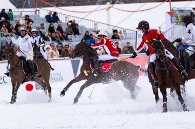 St. Moritz - 25 Ocak 2026: Snow Polo Dünya Kupası St.Moritz 2026 finallerinde oyun hareketleri ve ödül töreni