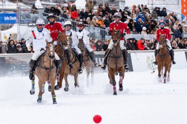 St. Moritz - 25 Ocak 2026: Snow Polo Dünya Kupası St.Moritz 2026 finallerinde oyun hareketleri ve ödül töreni