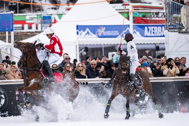 St. Moritz - 25 Ocak 2026: Snow Polo Dünya Kupası St.Moritz 2026 finallerinde oyun hareketleri ve ödül töreni