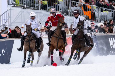 St. Moritz - 25 Ocak 2026: Snow Polo Dünya Kupası St.Moritz 2026 finallerinde oyun hareketleri ve ödül töreni