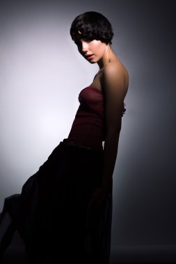 Genç helezon ile kadın