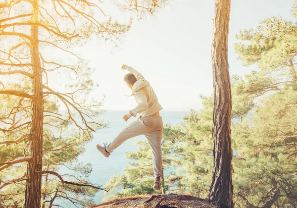 Feliz chico al aire libre — Foto de Stock