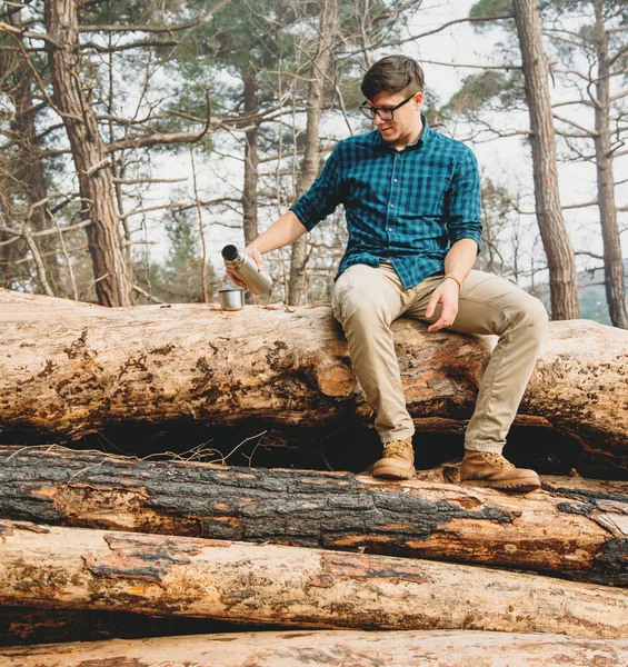 Voyageur a un pique-nique en plein air — Photo