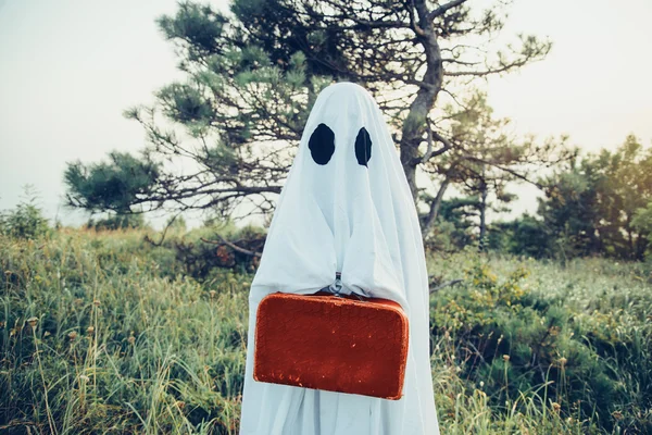 Carino fantasma con valigia — Foto Stock