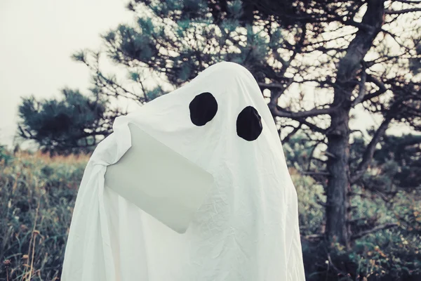 Ghost s prázdnou plakát — Stock fotografie