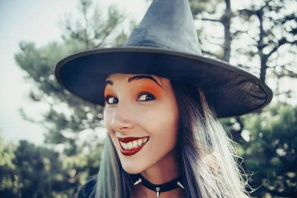 Joyeux Halloween sorcière — Photo