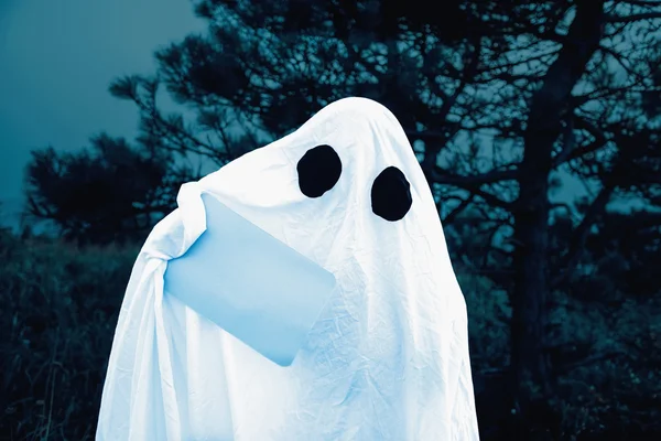 Ghost met poster in de nacht — Stockfoto