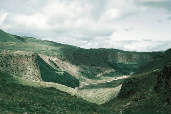 Garganta Montaña Con Prados Verdes — Foto de Stock