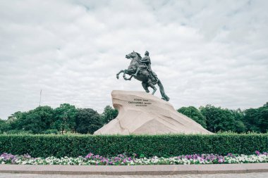 Bronz Süvari. Yaz mevsiminin 1. Petrus Anıtı.