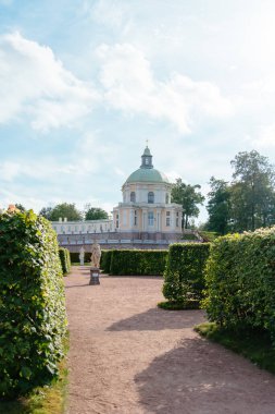 Sokak sarayı ve park takımı Oranienbaum, aşağı bahçe..