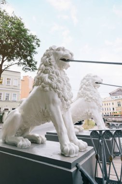 Dört Aslan Köprüsü, 1825 'te P.P.Sokolov' un heykelleri..