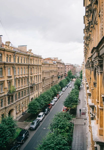 Vista da rua Pushkinskaya. Entre as Casas Lucráveis I.A. Afanasyev e a Mansão Strubinsky. — Fotografia de Stock