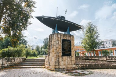 Denizaltı S.K. anıtı. Drzhevetsky, Gatchina 'da, Rus denizaltı filosunun 100. yıldönümü onuruna 2006' da kuruldu..
