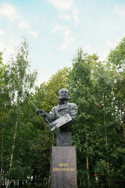 Monumento al pittore marino russo I.K.Aivazovsky, installato nel 2007, scolpito da V.E. Goreva. — Foto Stock