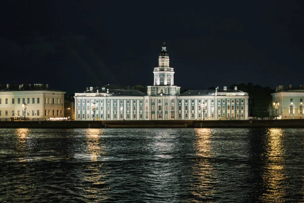 Kunstkamera night cityscape at the Museum of Anthropology and Ethnography named after Peter the Great. — Stock Photo, Image