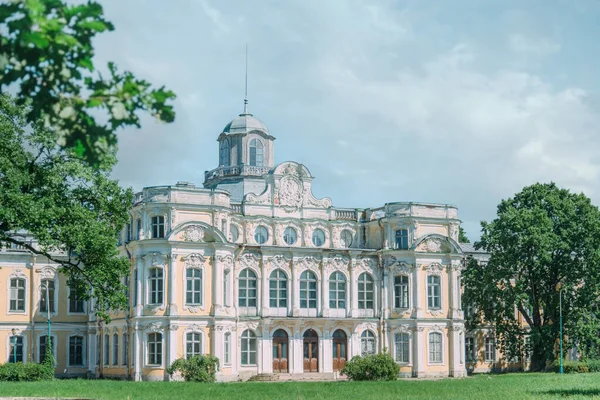 Landgoed Znamenka. Paleis van Groothertog Nikolaj Nikolajevitsj. — Stockfoto