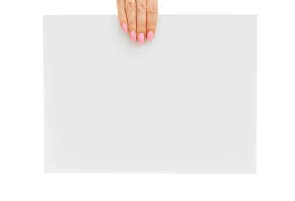 In vrouwelijke hand, een blanco witte poster voor mock up. — Stockfoto