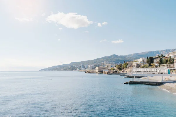 Resort city Yalta on coastline of Black sea. — Photo