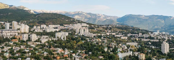 Crimeia, Yalta, paisagem da cidade. — Fotografia de Stock