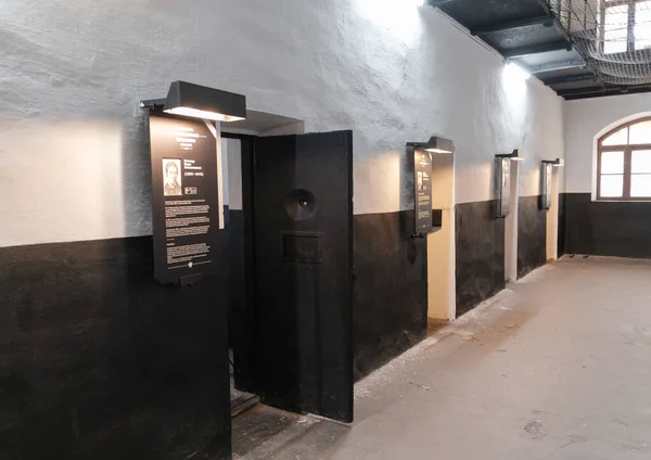 Fortress Oreshek. New prison, built in 1883. Nowadays Museum. Corridor with prisoners cells and information about them. — Stock Photo, Image