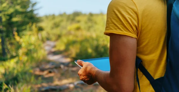 Hiker man works on tablet PC — Stock Photo, Image