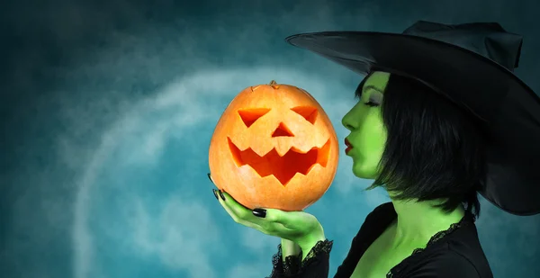 Witch kisses a pumpkin — Stock Photo, Image