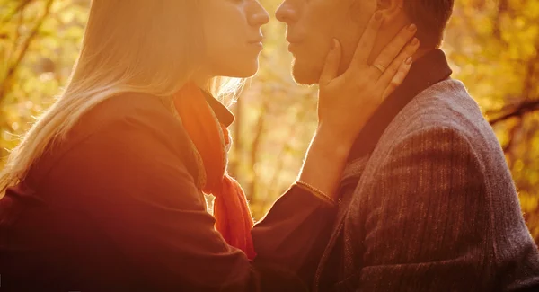 Loving couple in autumn — Stock Photo, Image