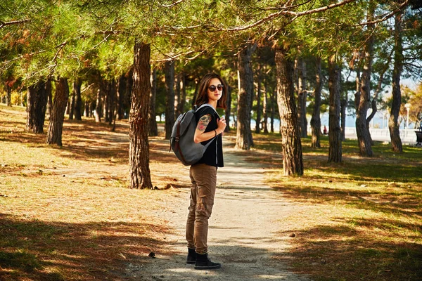 Hipster girl walking in park — Stock Photo, Image