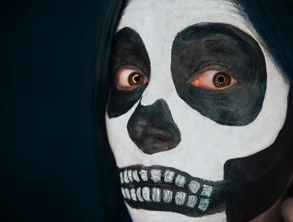 Skull woman looks at camera — Stock Photo, Image