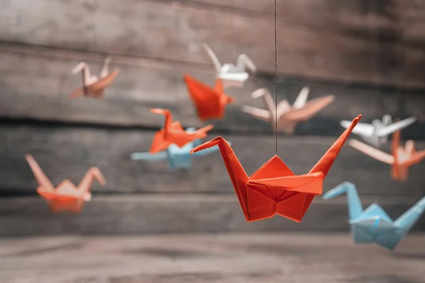 Coloridas grúas de papel de origami — Foto de Stock