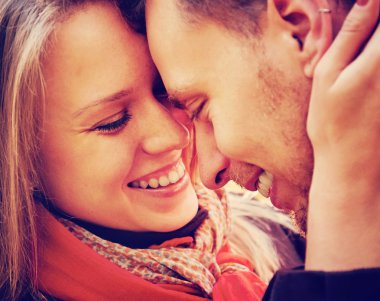 gülümseyen iki aşk içinde