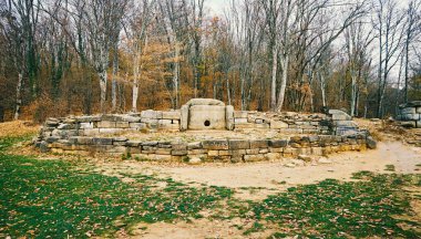 Antik taş dolmen