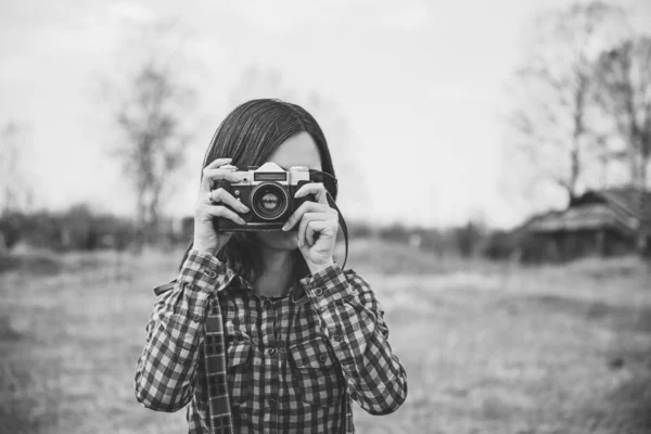 Hipster girl with vintage camera — Stock Photo, Image