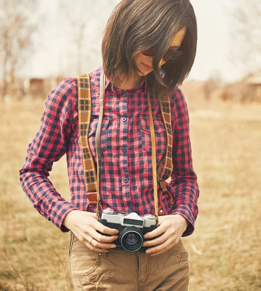 Hipster girl with vintage camera — Stock Photo, Image