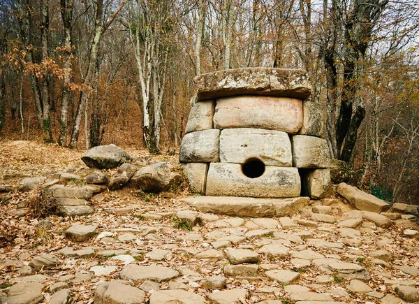 Αρχαία μυστήριο dolmen πετρών — Φωτογραφία Αρχείου