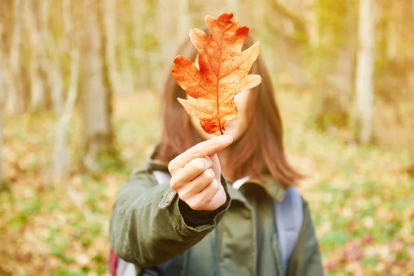 Woman with yellow oak leaf — Stock Photo, Image