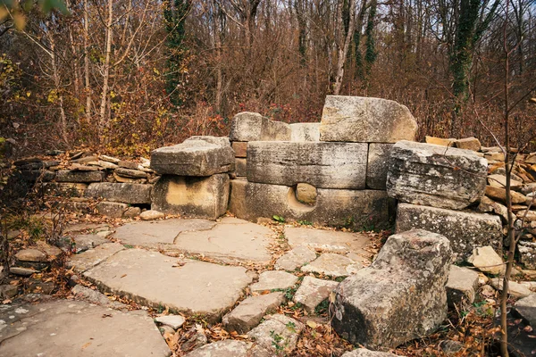 Starożytny kamienny dolmen — Zdjęcie stockowe