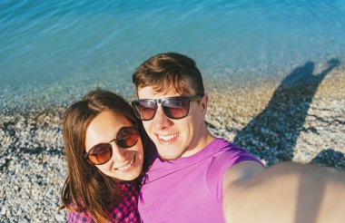 Kendi portresi yapıyor aşık Çift