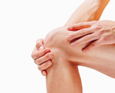 Diz eklem ağrısı olan adam.