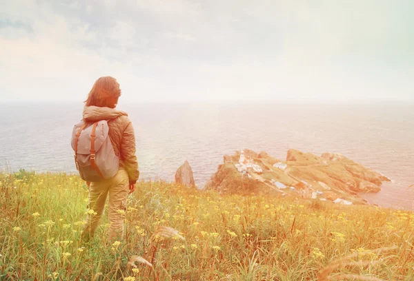Hiker woman looking to the town on peninsula — Stock Photo, Image