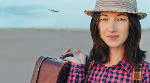 Tourist young woman with suitcase — Stock Photo, Image