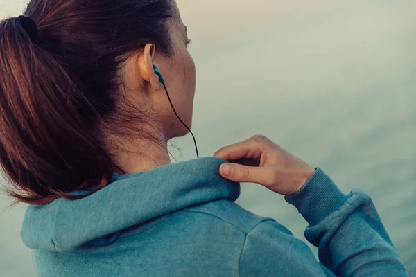 Sportswoman in headphones outdoor — Stock Photo, Image