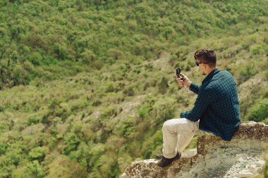 Pusula ile yön arama Gezgin adam