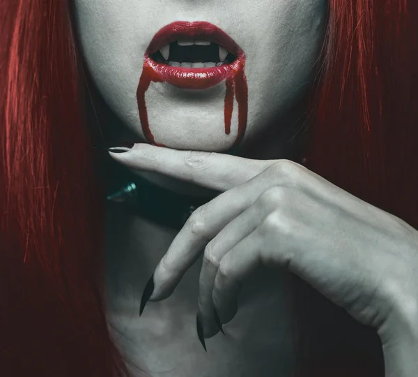 Donna vampiro nel sangue — Foto Stock