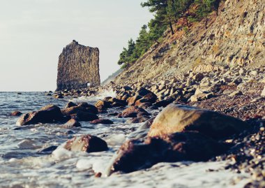 Rock yelken Black sea shore üzerinde