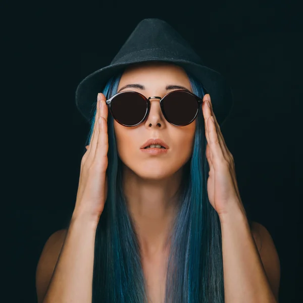 Chica de moda en gafas de sol —  Fotos de Stock