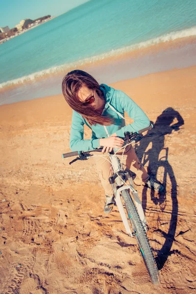 Cycling on beach — Stock Photo, Image