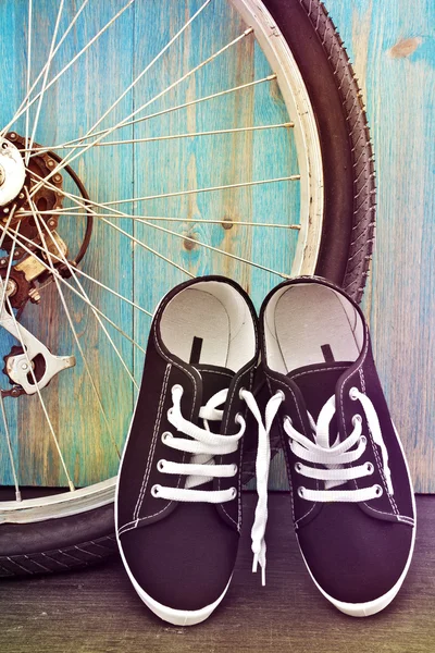 Shoes and a bicycle wheel — Stock Photo, Image