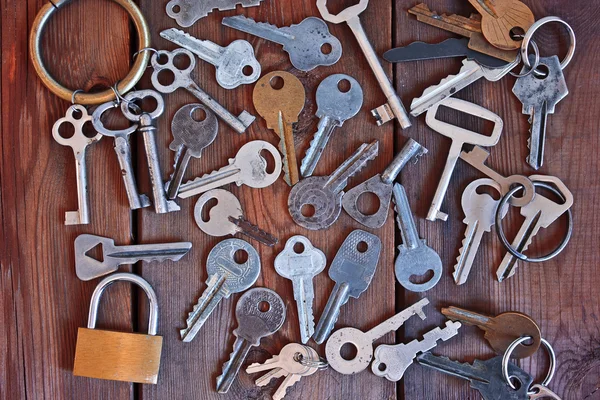 Bunch of old keys and lock — Stock Photo, Image