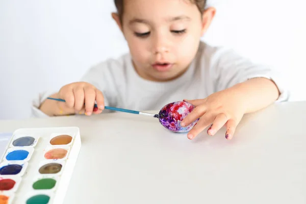 Feliz Páscoa Menina Engraçada Pintando Ovos Páscoa Criança Feliz Preparando — Fotografia de Stock